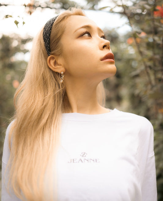 From366. JEANNE white top